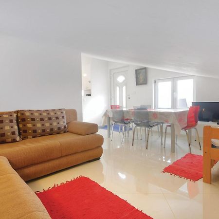 Cozy Apartment In Medulin With Kitchen Extérieur photo