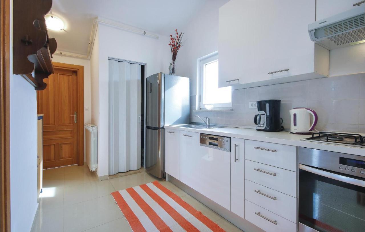 Cozy Apartment In Medulin With Kitchen Extérieur photo